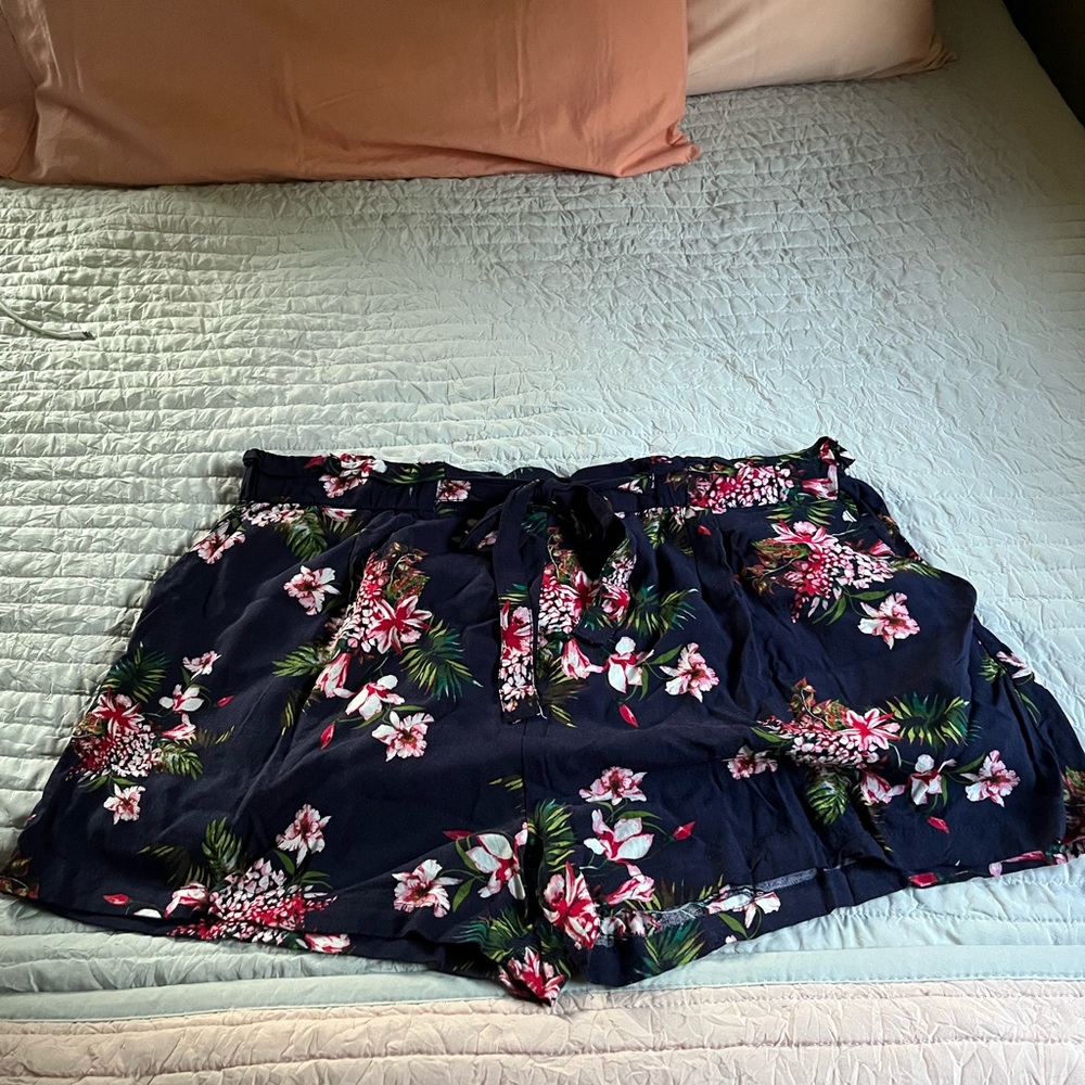 Forever 21 floral pattern shorts. Size 3X